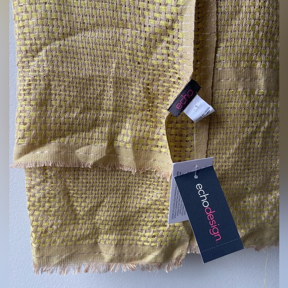 🦋 2/$20 Gold metallic scarf NWT - Picture 5 of 8